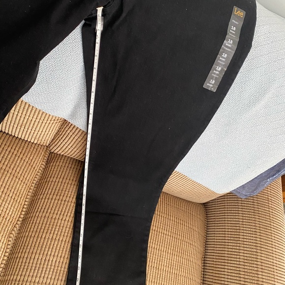 NWT Lee Relaxed Fit Short Straight Leg Black Jeans - Picture 3 of 10